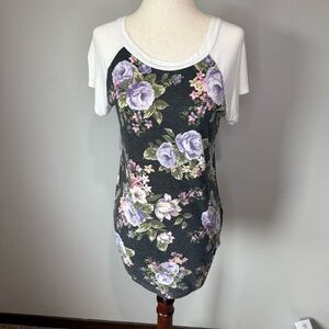 Acting Pro Floral Raglan Tee – Size Small